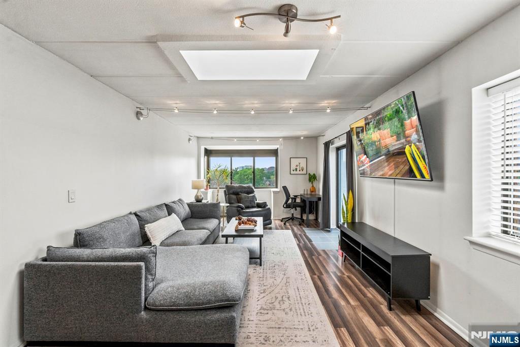 5 Linden Street 6G
