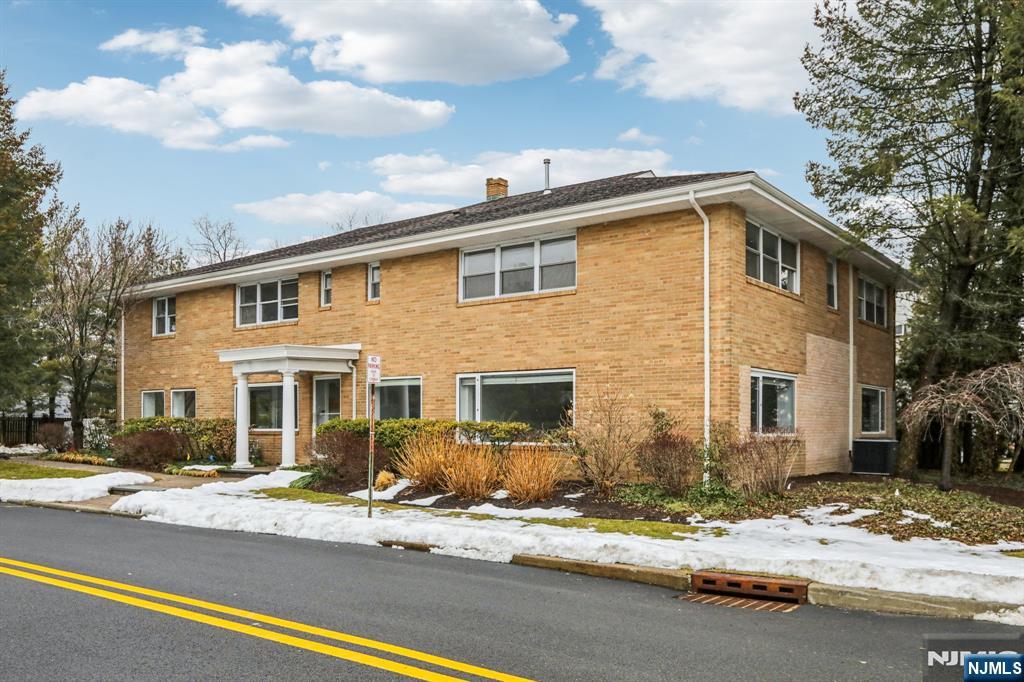 631 E Palisade Avenue