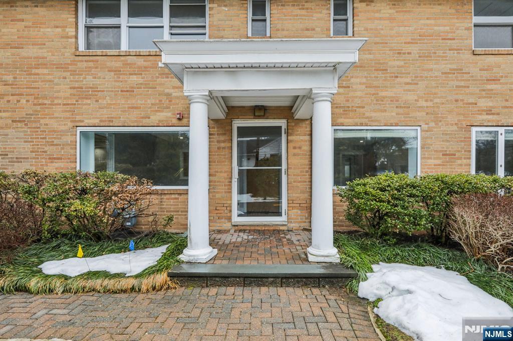 631 E Palisade Avenue