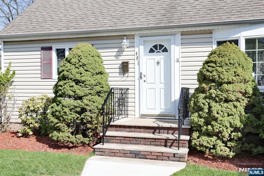 Photo of 401 Pleasant Avenue, New Milford, NJ 07646 (MLS # 26005102)