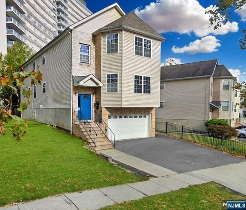 54 Melrose Avenue East Orange NJ 07018