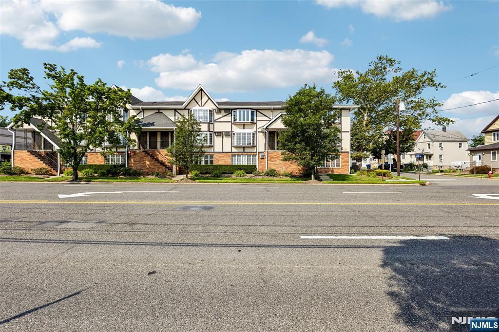 33 Henry Place B2