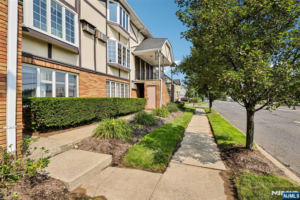 33 Henry Place B2