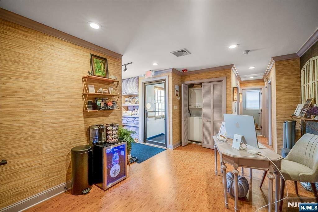 365 Franklin Avenue 203