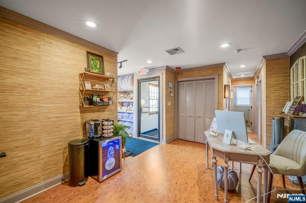 365 Franklin Avenue 203