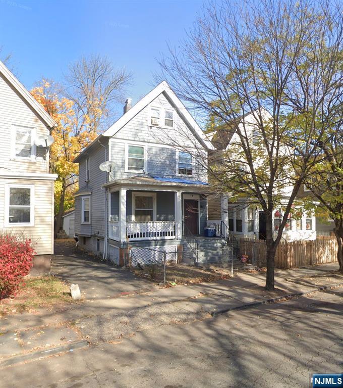 12 Clifford Street, East Orange, New Jersey - 3 Bedrooms  
1 Bathrooms  
6 Rooms - 