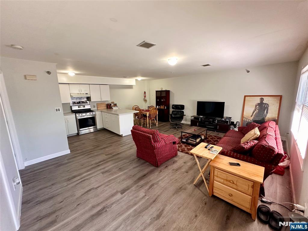 Rental Property at 336 Bloomfield Ave 2B, Caldwell, New Jersey - Bedrooms: 1 
Bathrooms: 1 
Rooms: 4  - $1,950 MO.