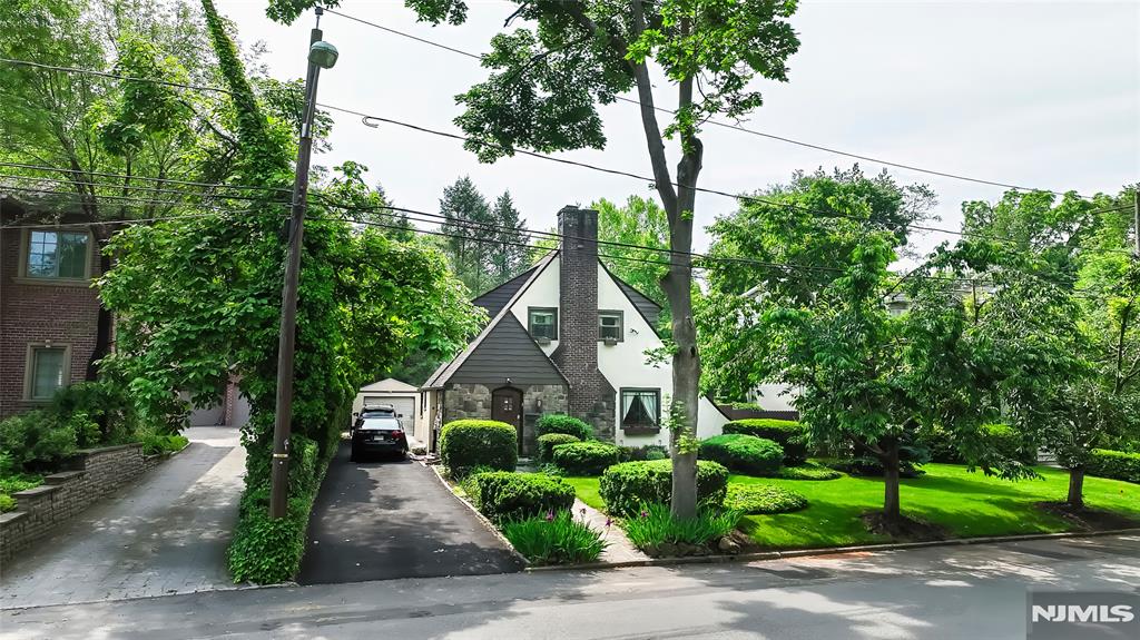 279 Starling Road, Englewood, New Jersey - 3 Bedrooms  
3 Bathrooms  
9 Rooms - 