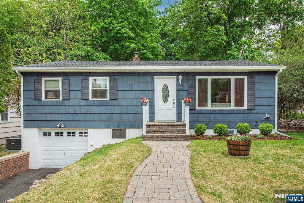 86 Minnehaha Boulevard