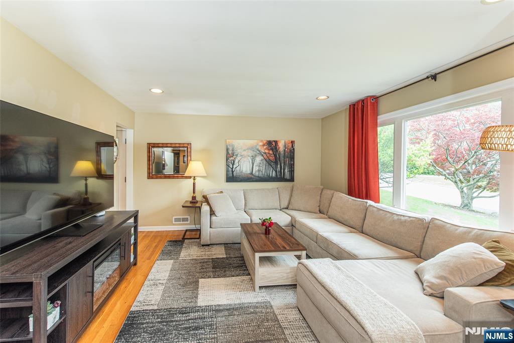 86 Minnehaha Boulevard