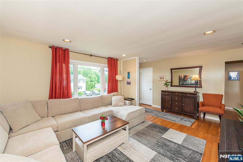 86 Minnehaha Boulevard