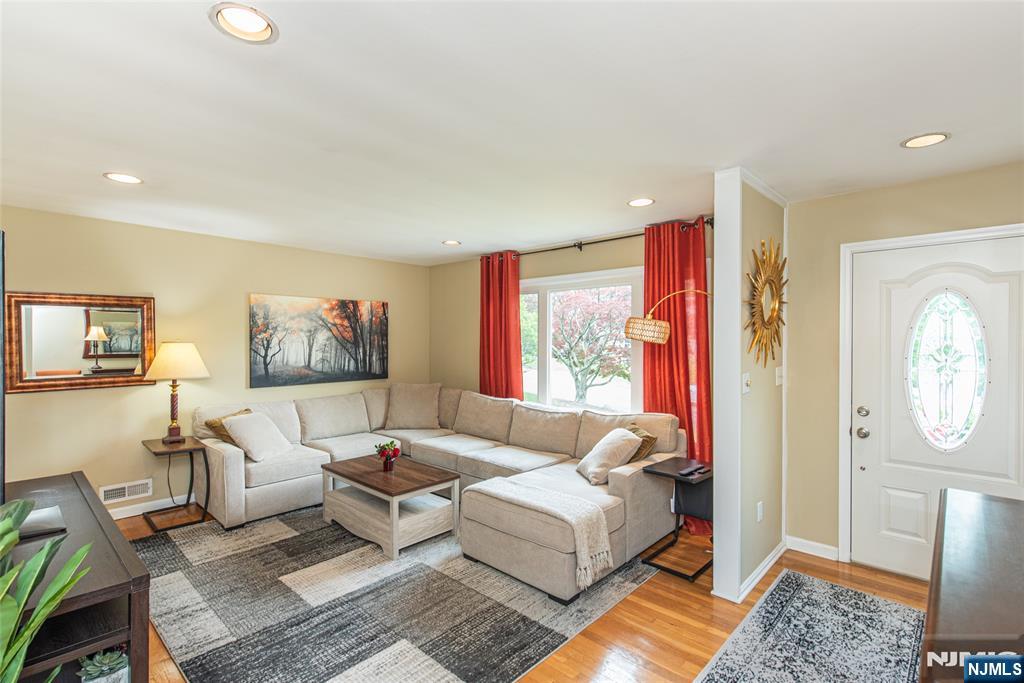86 Minnehaha Boulevard