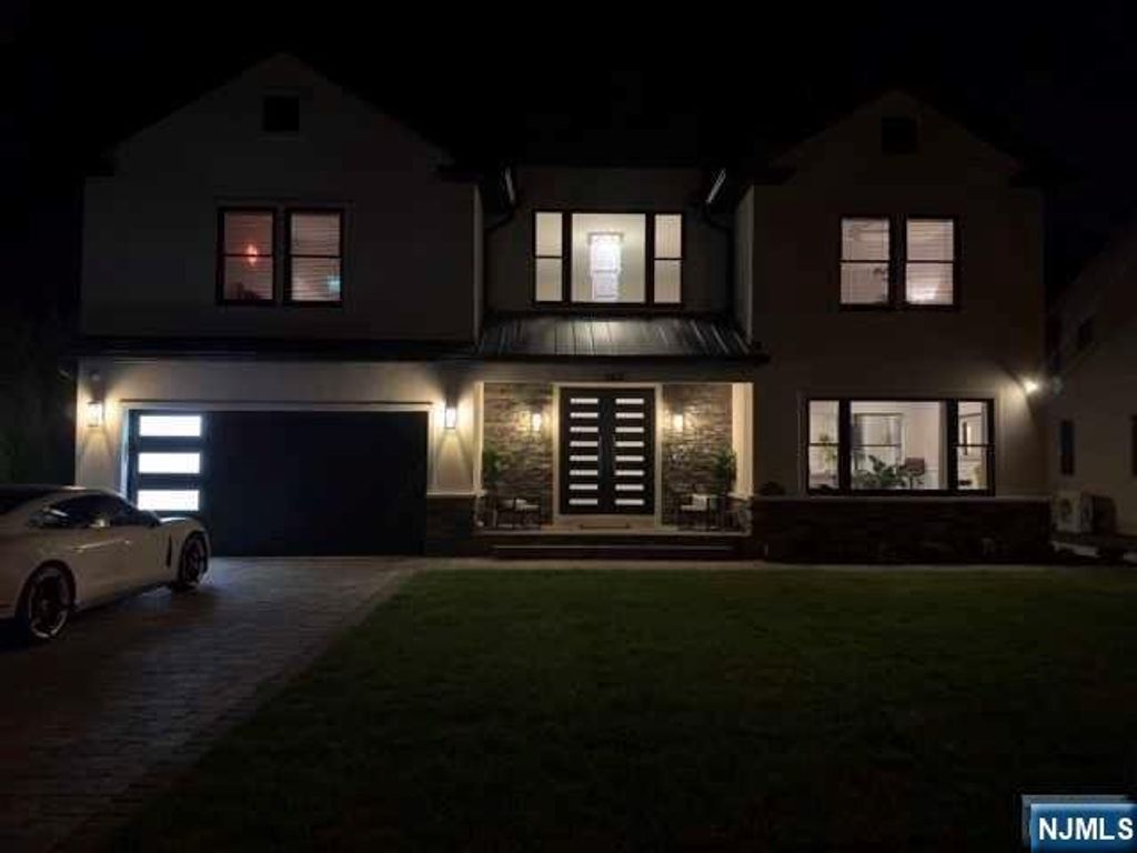 Photo of 362 Harrison Street, Paramus, NJ 07652 (MLS # 25037316)