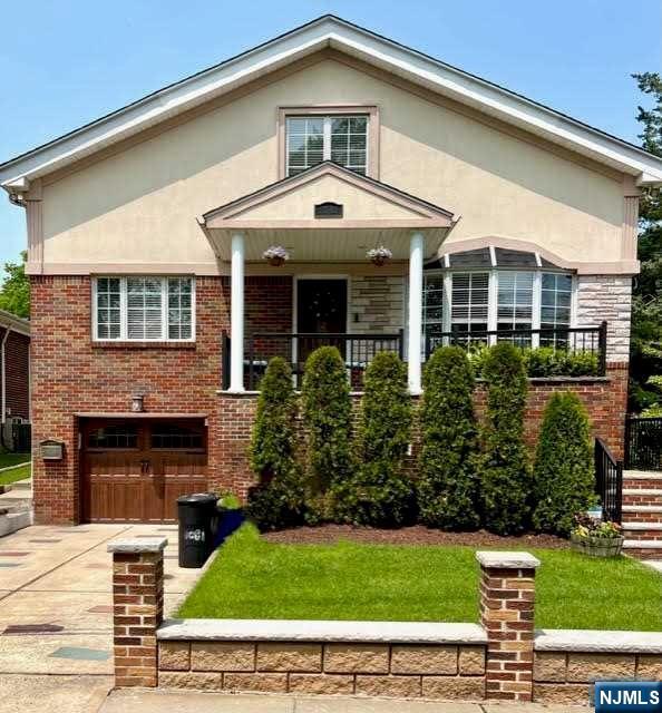 1081 Inwood Ter, Fort Lee, New Jersey - 4 Bedrooms  
3 Bathrooms  
8 Rooms - 