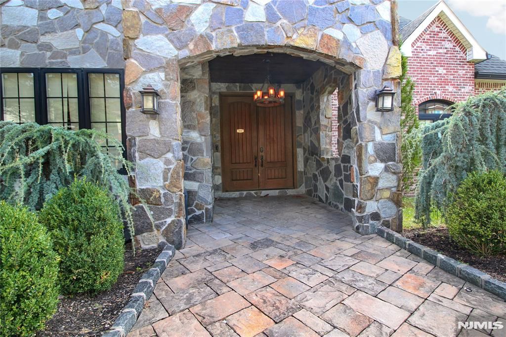 Photo of 51 Columbus Avenue, Totowa, NJ 07512 (MLS # 25036728)