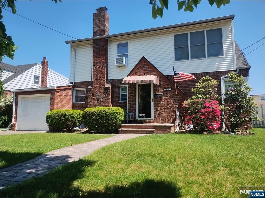 Property for Sale at 608 Fair Lawn Parkway, Saddle Brook, New Jersey - Bedrooms: 4 
Bathrooms: 2 
Rooms: 8  - $610,000