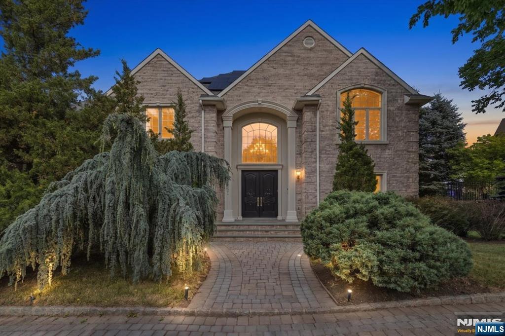 Photo of 4 Centennial Court, Totowa, NJ 07512 (MLS # 26023255)
