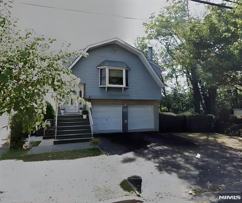 Photo of 402 Farnham Ave #1, Lodi, NJ 07644 (MLS # 26004176)