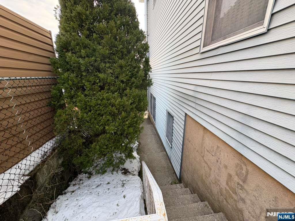 402 Farnham Avenue 1