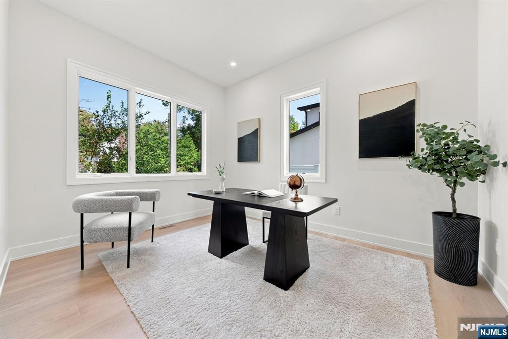 220 Riveredge