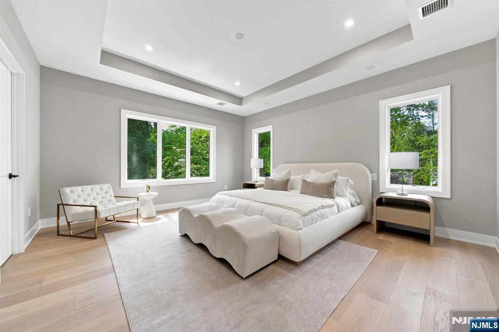 220 Riveredge