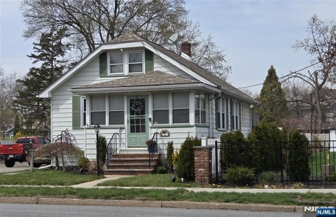 Photo of 22 Jacksonville Road, Pequannock Township, NJ 07444 (MLS # 26031715)
