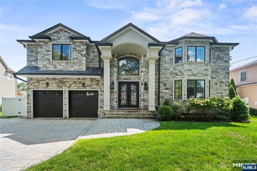 5 years young lightly used Modern 1 family with major upgrades. As soon as you walk in you are welcomed by a stunning staircase, den, dining room and 20 feet ceilings in the living room. Designer kitchen with ducted hood, subzero refrigerator and all stainless steel appliances. The first floor has a junior master suite as well. Top floor has an over-sized Master suite tall ceilings, french patio, walk-in closets and magazine ready master bathroom, on the other side of the house you have 3 bedrooms, 1 full bath plus a jack and jill bathroom and laundry. UPGRADES: Backyard was completely upgraded in 2024 with Hampton style pool (9ft at its deepest!) paved patio and built-in grill added. Basement was completely renovated by well known local designer with luxury entertainment center, bar, and movie room. No expense was spared in making this a custom dream home for a large family. Perfect quiet block in the best section of town.