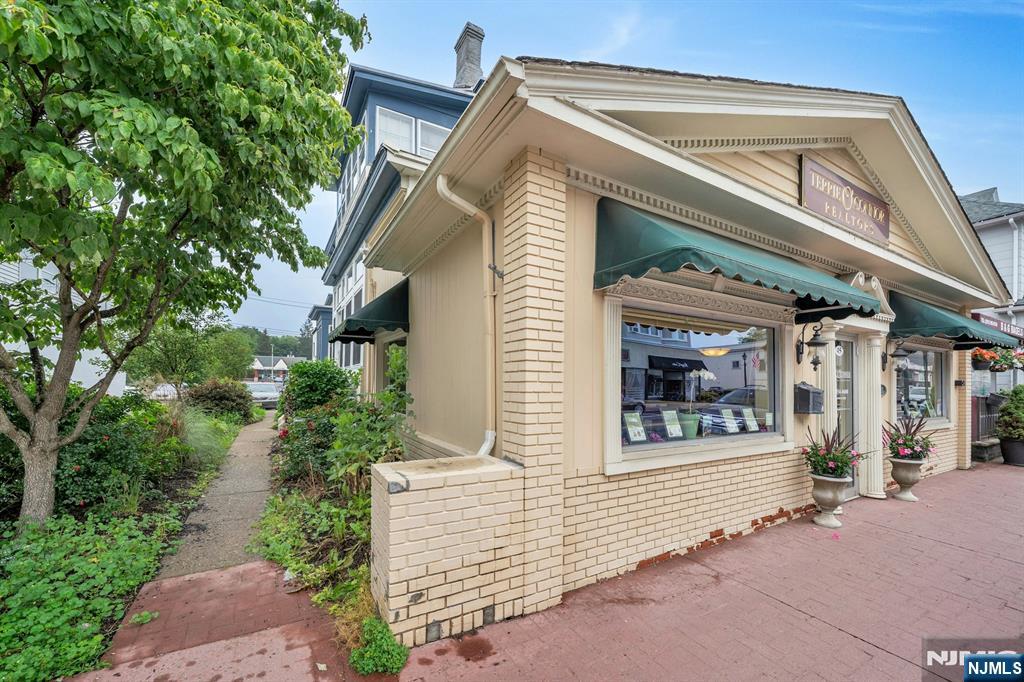 45 E Main Street