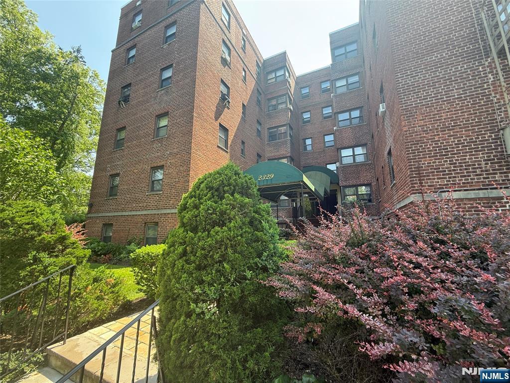 Rental Property at 2329 Hudson Ter A-15, Fort Lee, New Jersey - Bedrooms: 1 
Bathrooms: 1 
Rooms: 3  - $1,850 MO.