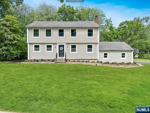 Photo of 204 Deerfield Ln, Franklin Lakes, NJ 07417 (MLS # 26010771)