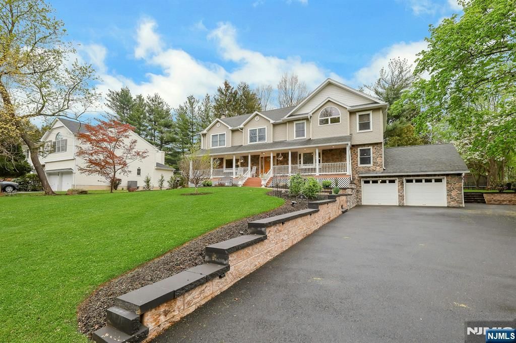Photo of 81 Chestnut Street, Allendale, NJ 07401 (MLS # 26014314)