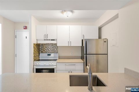 Photo of 333 Grand Ave #2S, Palisades Park, NJ 07650 (MLS # 26015320)