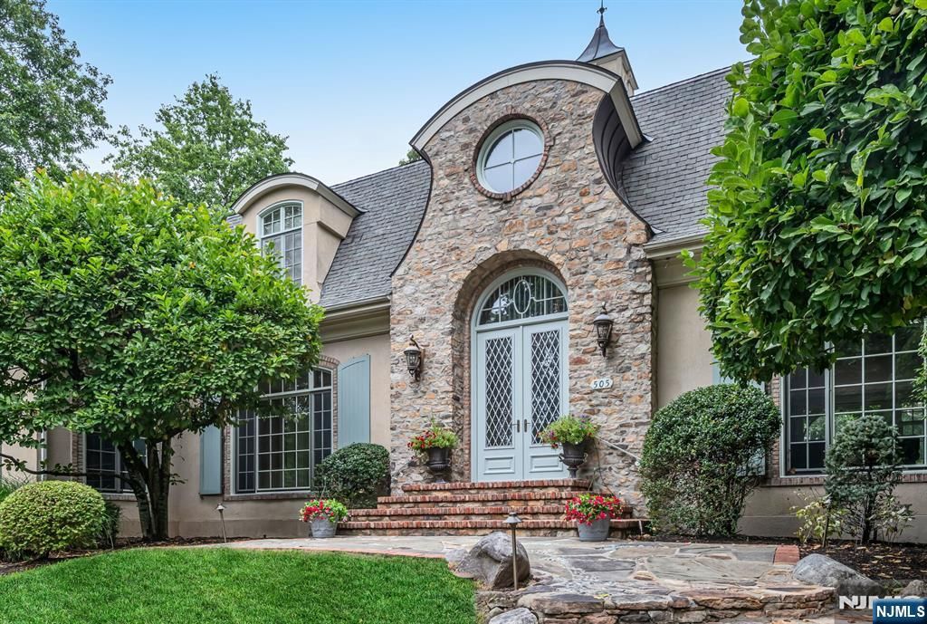Photo of 505 Timberline Drive, Franklin Lakes, NJ 07417 (MLS # 25035154)
