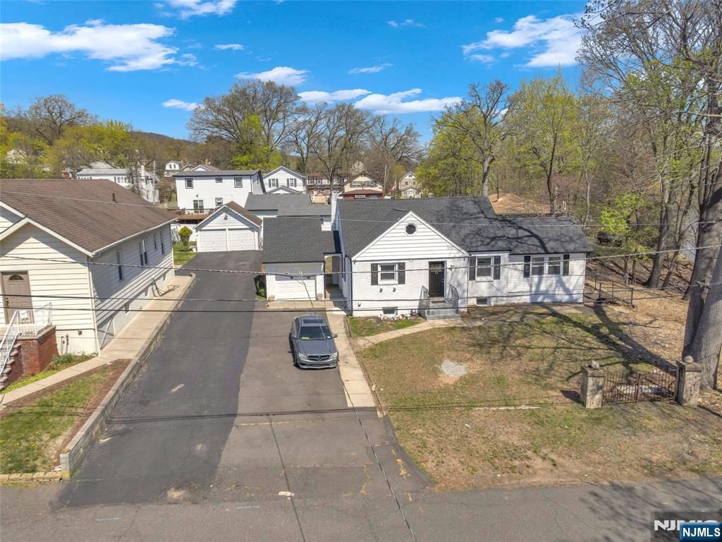 Photo of 29 Stansfield Place, North Haledon, NJ 07508 (MLS # 26013301)