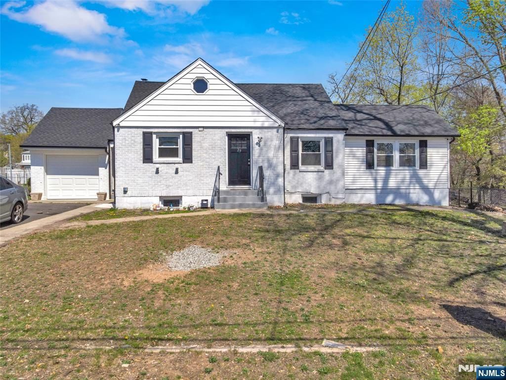 Photo of 29 Stansfield Place, North Haledon, NJ 07508 (MLS # 26013301)