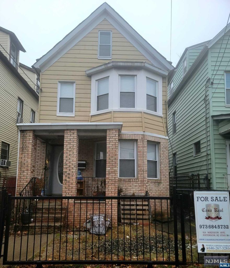 BOM! Great Starter Home, featuring a master bedroom w/ bath on the first floor. Three more bedrooms & main bathroom on the 2nd floor, and a huge unfinished walk-up attic. Convenient laundry room on the 1st floor. Fenced-in yard and unfinished basement with separate entrance. Driveway is possible with the proper city permits. Close to schools, public transportation & highways. **OPEN HOUSE SATURDAY, APRIL 1ST 12PM-3PM***