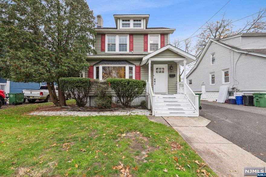 Grand and Elegant Colonial in a great location, easy access to NYC train transportation, shopping, restaurants, and schools. Stunning family room to entertain your guests. Don't miss seeing this beautiful home.