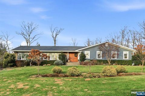 Photo of 85 Oak Drive, Upper Saddle River, NJ 07458 (MLS # 25044206)