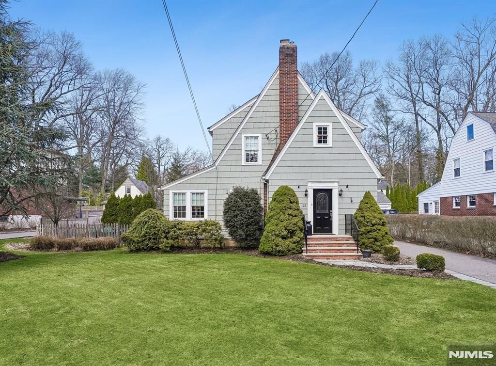 Photo of 25 Bowers Road, Caldwell, NJ 07006 (MLS # 26009378)