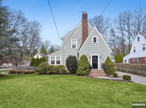 Photo of 25 Bowers Road, Caldwell, NJ 07006 (MLS # 26009378)