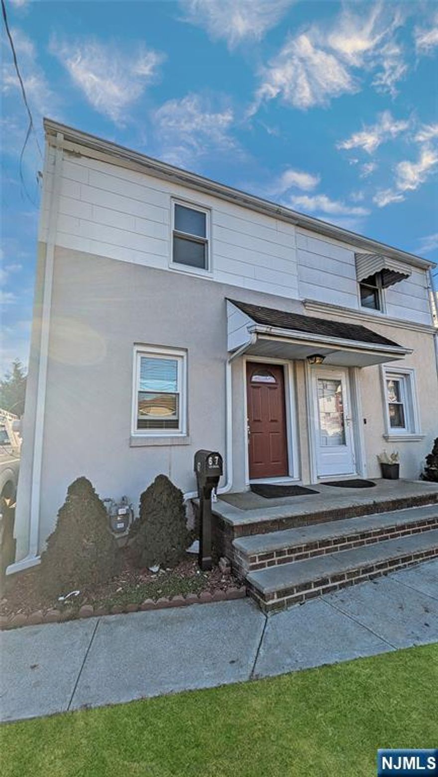 Recently updated half-duplex with 3 bedrooms and two baths. Very convenient location, with EVERY major highway within minutes. Walking distance to School #11 and Christopher Columbus. Laundry in Basement, Private backyard and driveway for added privacy, enjoyment, and convenience.