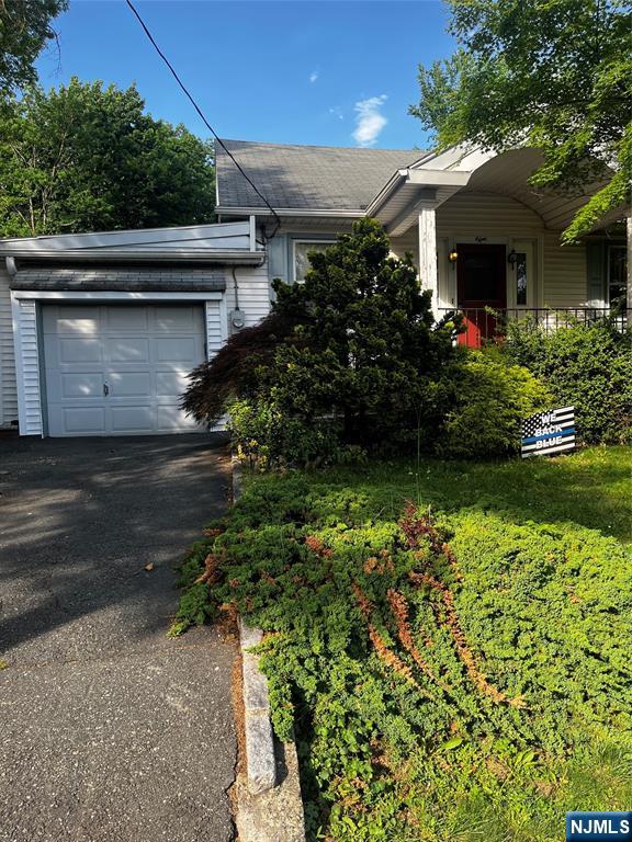 8 Beach Road