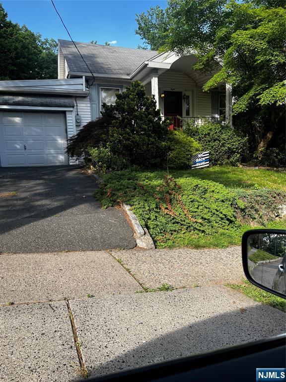 8 Beach Road
