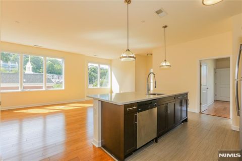 4 Main Street F112 Edgewater NJ 07020