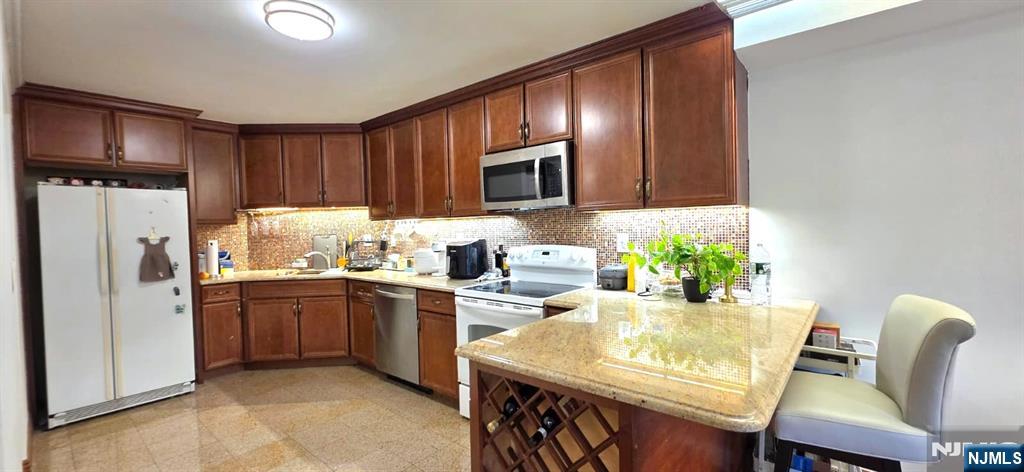 1055 River Road 302