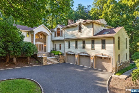 Photo of 628 Omaha Way, Franklin Lakes, NJ 07417 (MLS # 26030961)