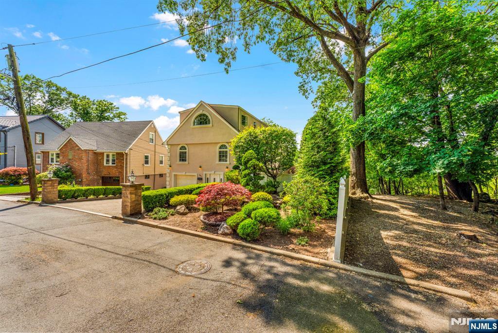 801 Oakwood Lane