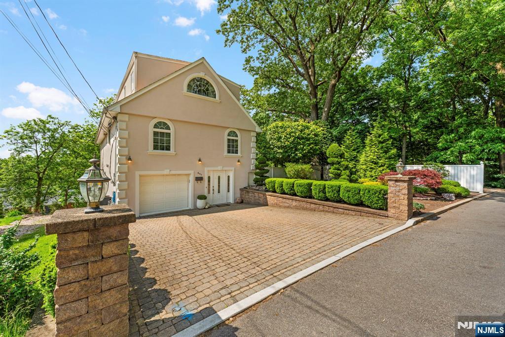 801 Oakwood Lane