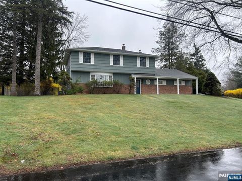 812 Charnwood Drive Wyckoff NJ 07481