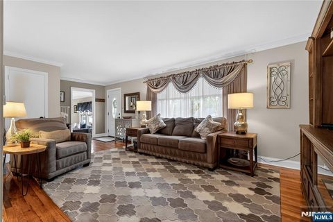 Photo of 7 Spier Drive, Livingston, NJ 07039 (MLS # 26015171)
